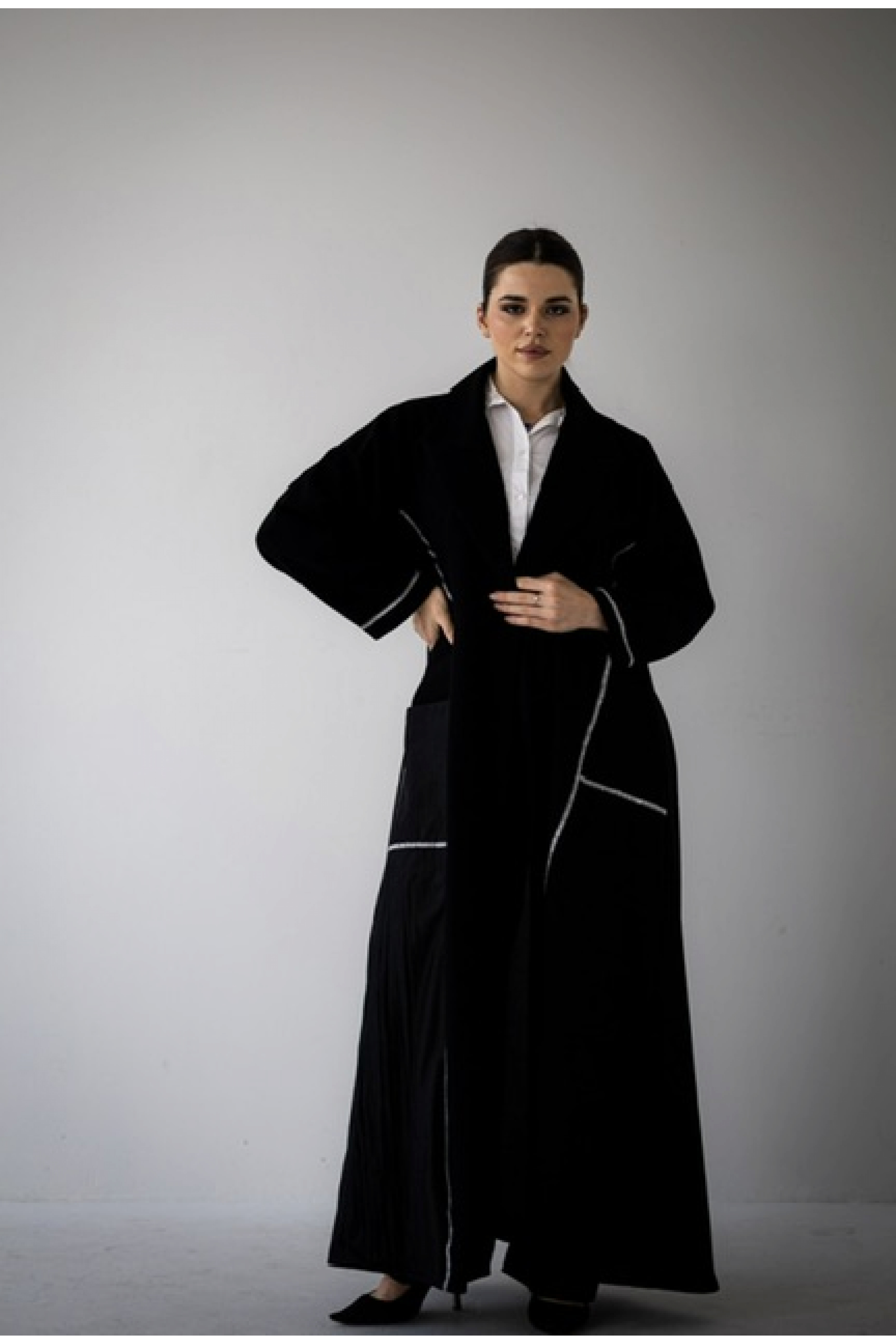 عباية سوداء عملية و بسيطة 