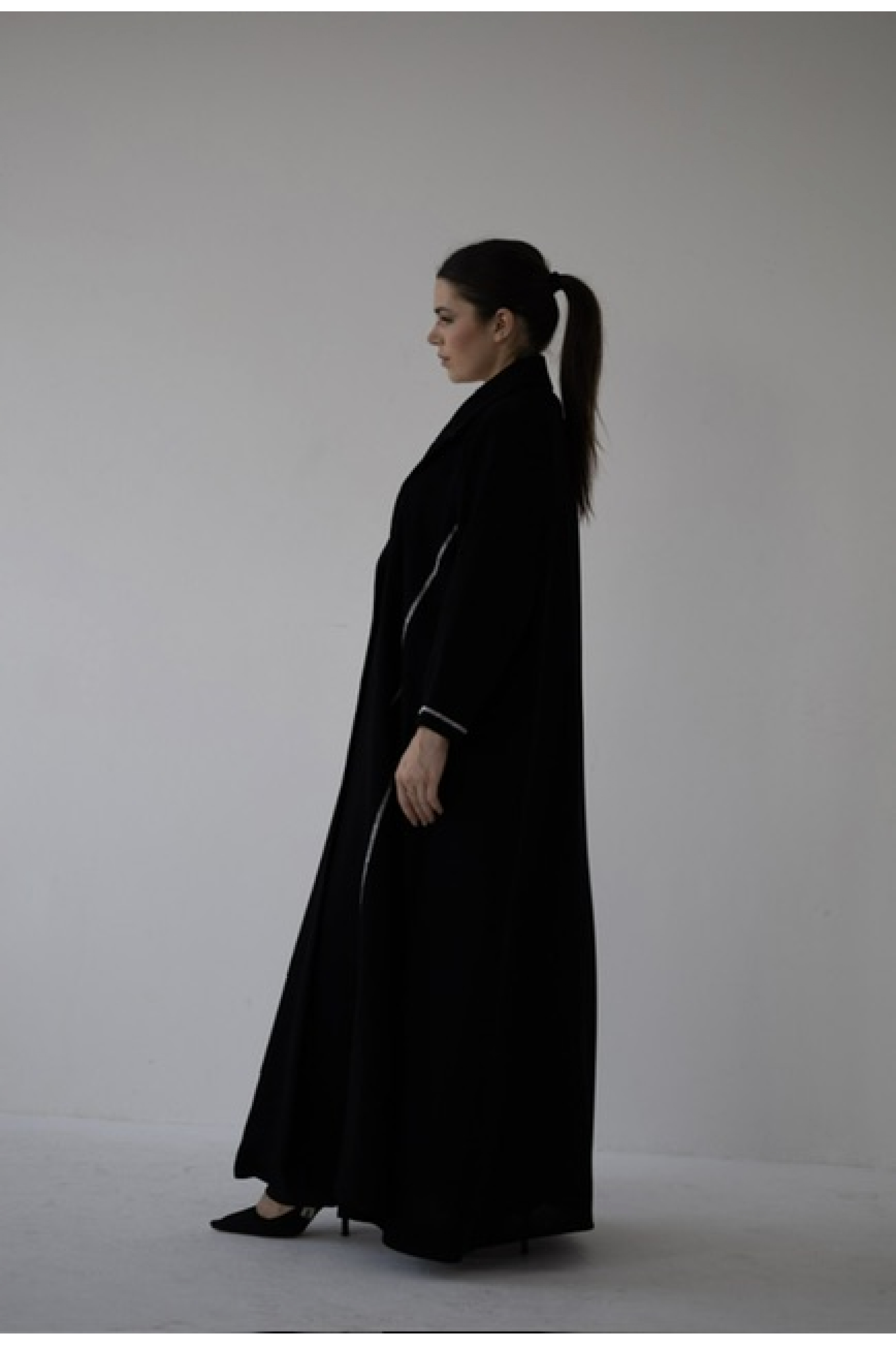 عباية سوداء عملية و بسيطة 