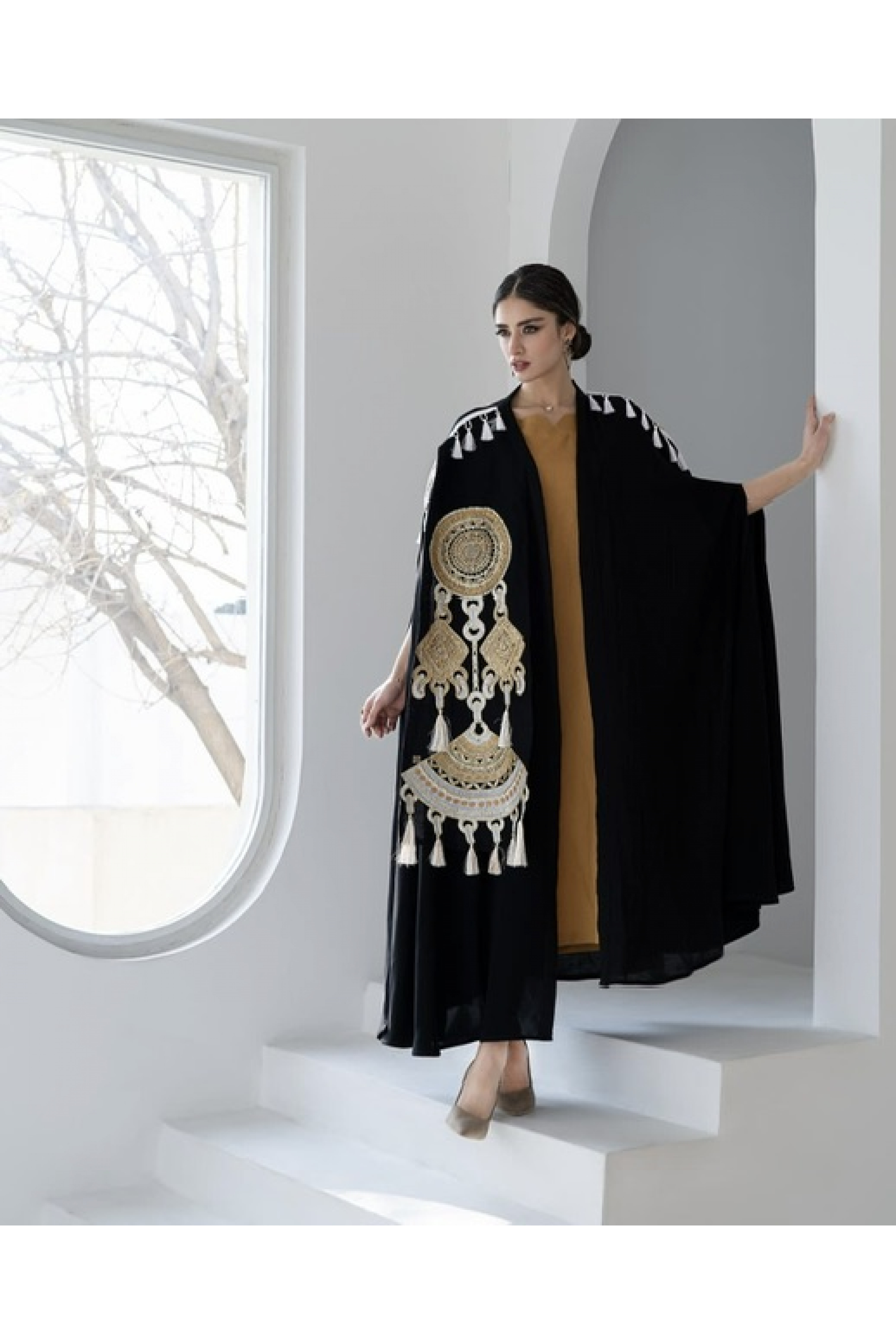 عباية خاصة بتصميم زخرفي أندلسي 