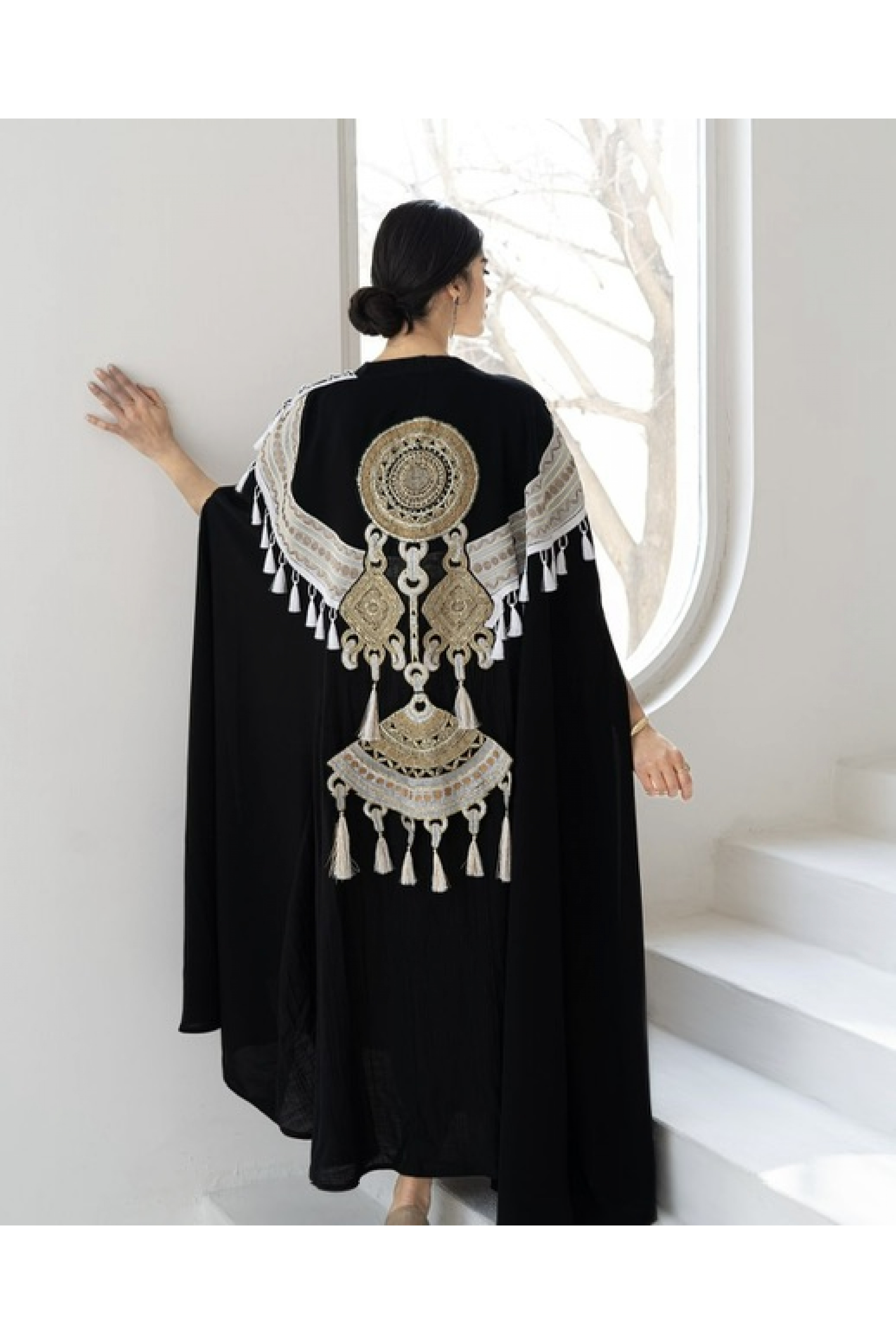 عباية خاصة بتصميم زخرفي أندلسي 