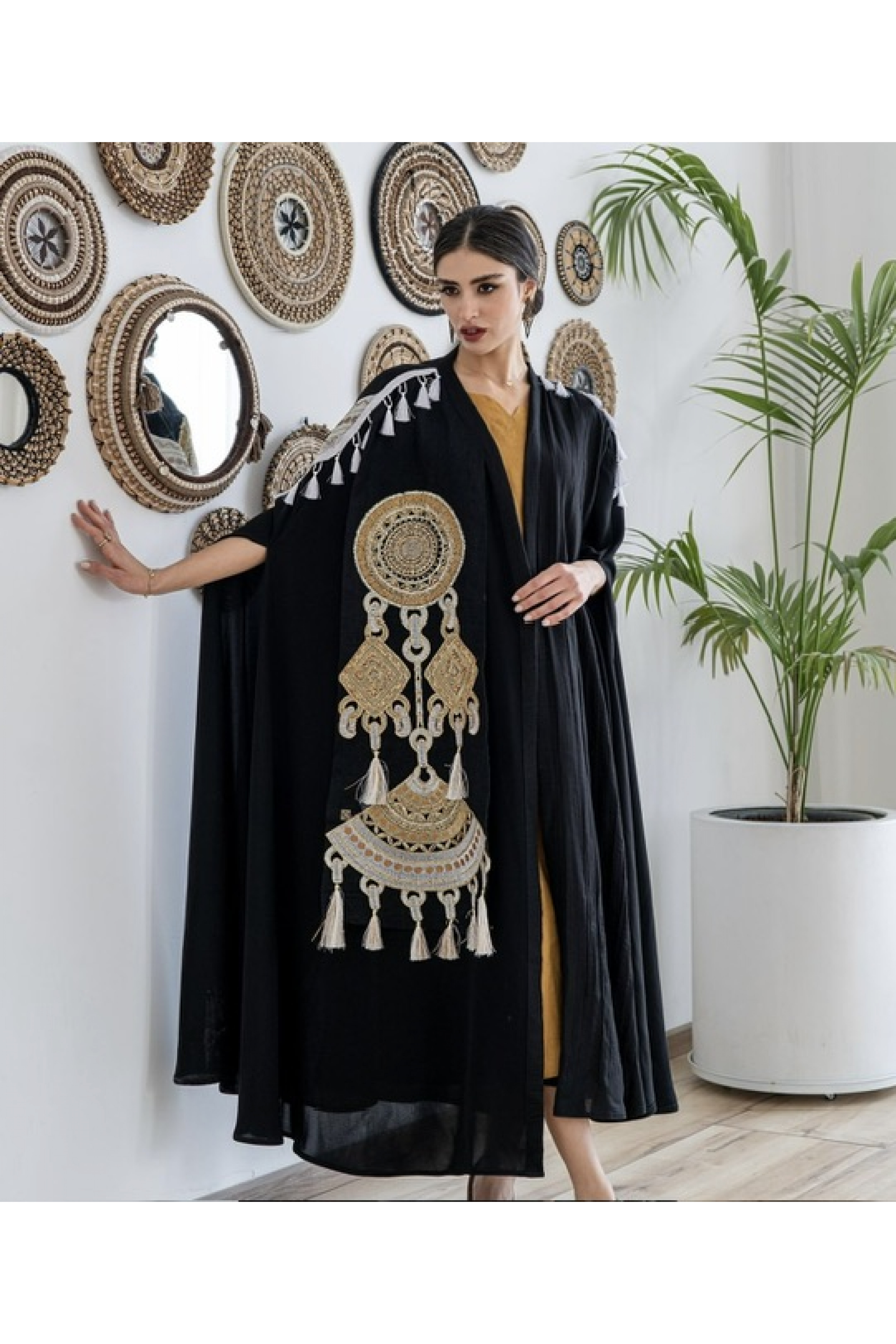 عباية خاصة بتصميم زخرفي أندلسي 