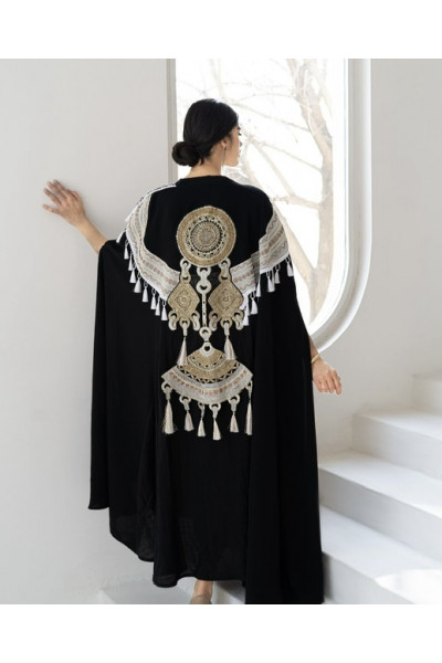 عباية خاصة بتصميم زخرفي أندلسي 