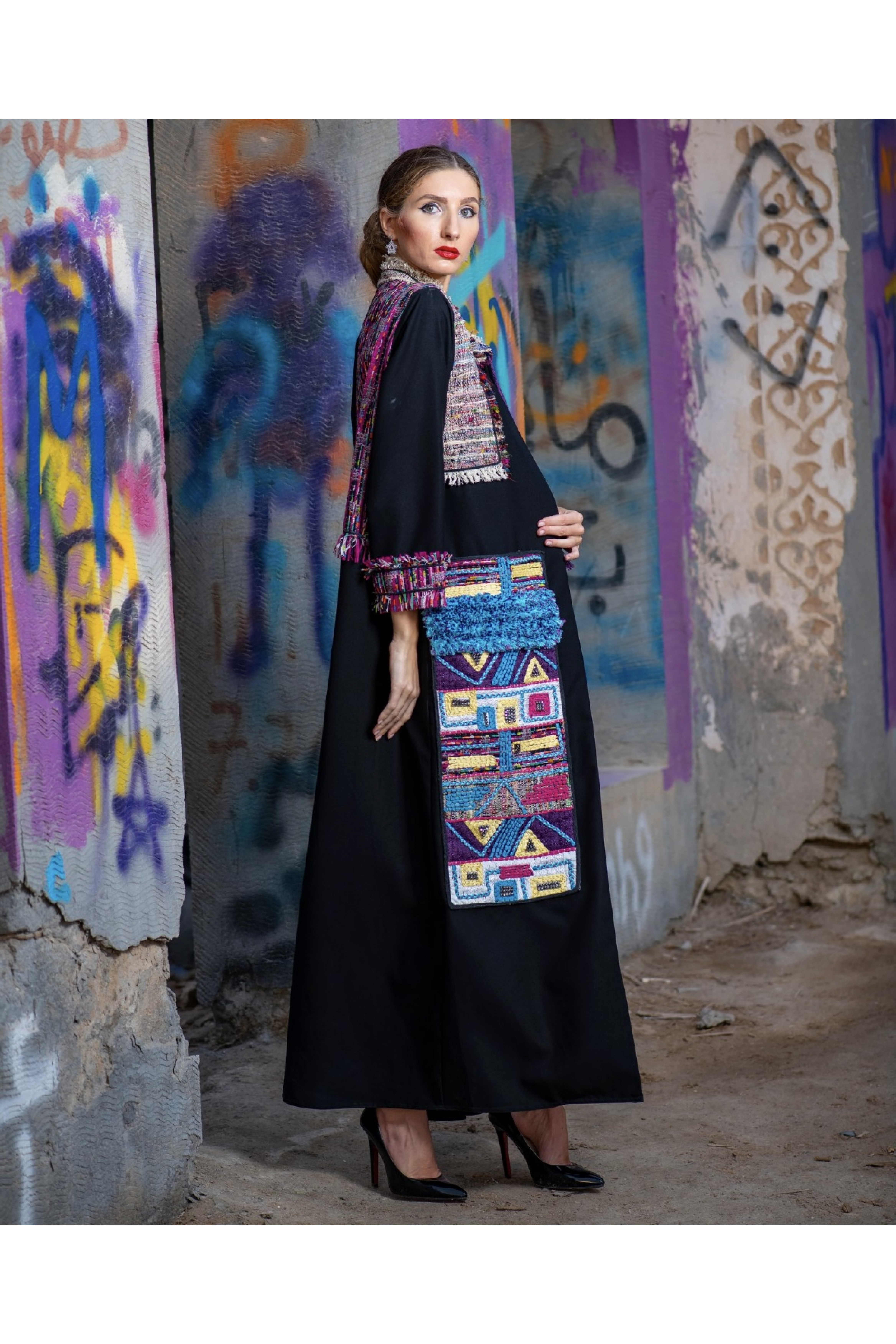 عباية شتوية بأكثر من قماش ملون 