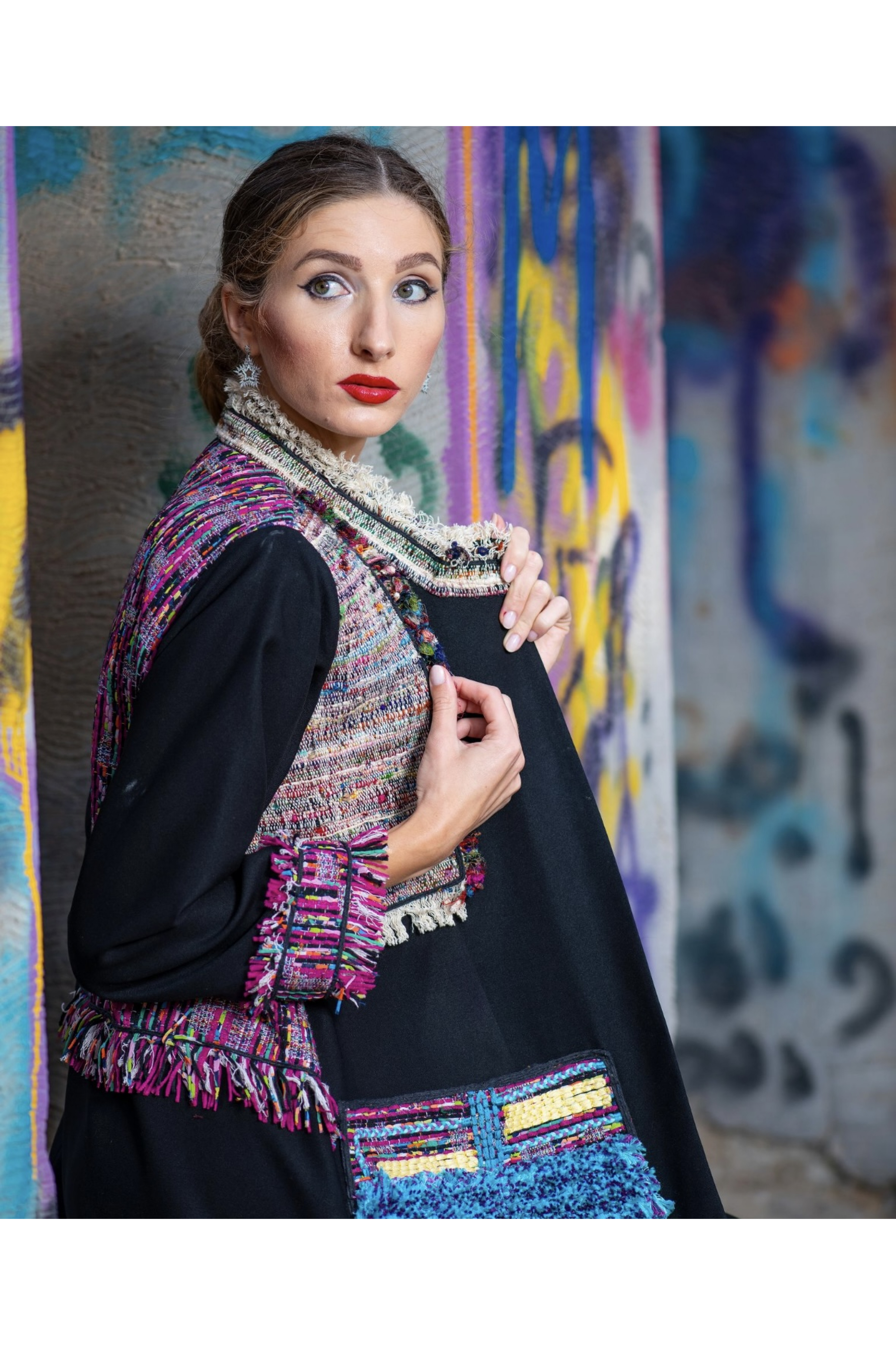 عباية شتوية بأكثر من قماش ملون 