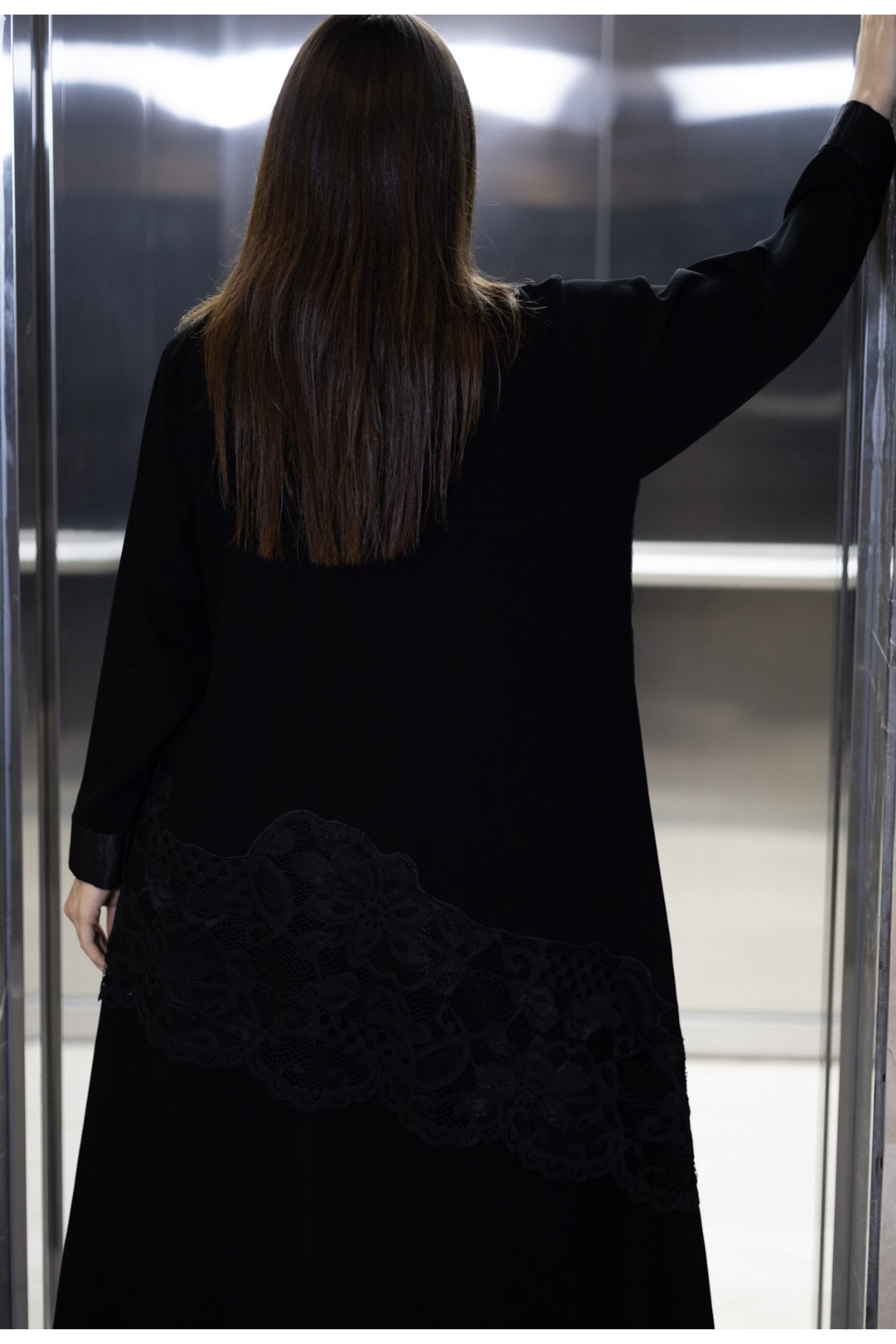 عباية عملية بإضافة الدانتيل و الشيفون و الكريب الإيطالي الراقي 