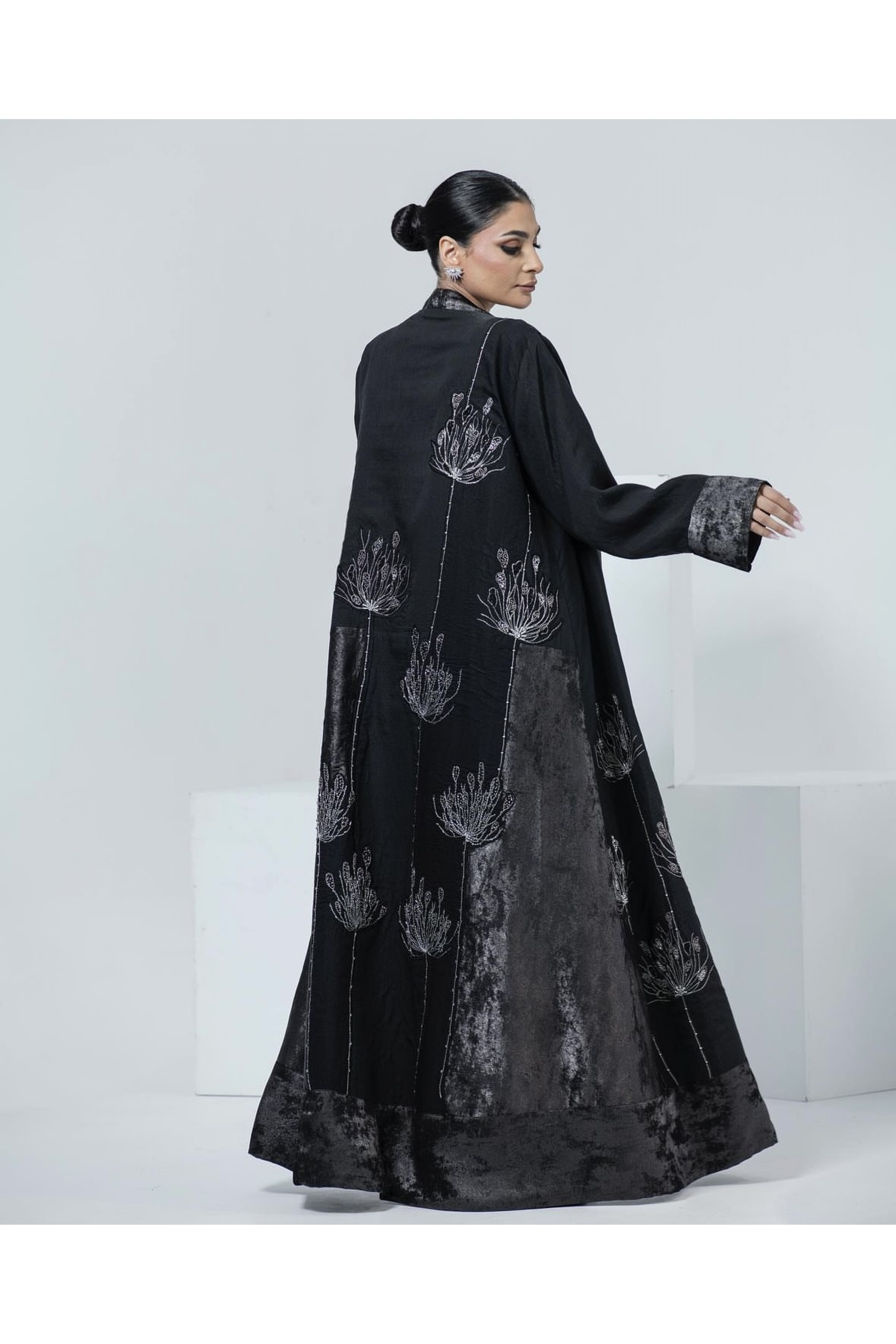 عباية راقية جداً بالشك 