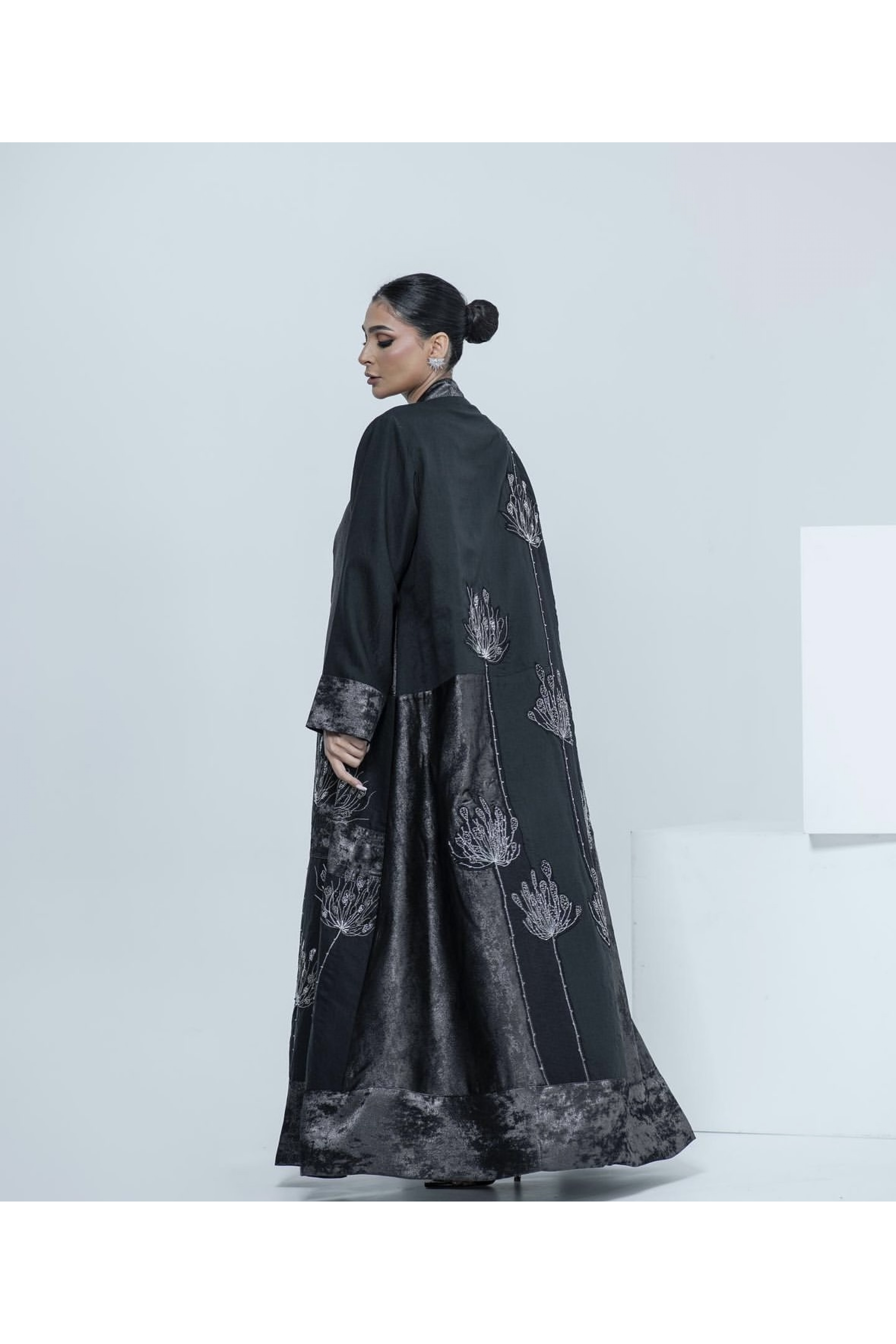 عباية راقية جداً بالشك 