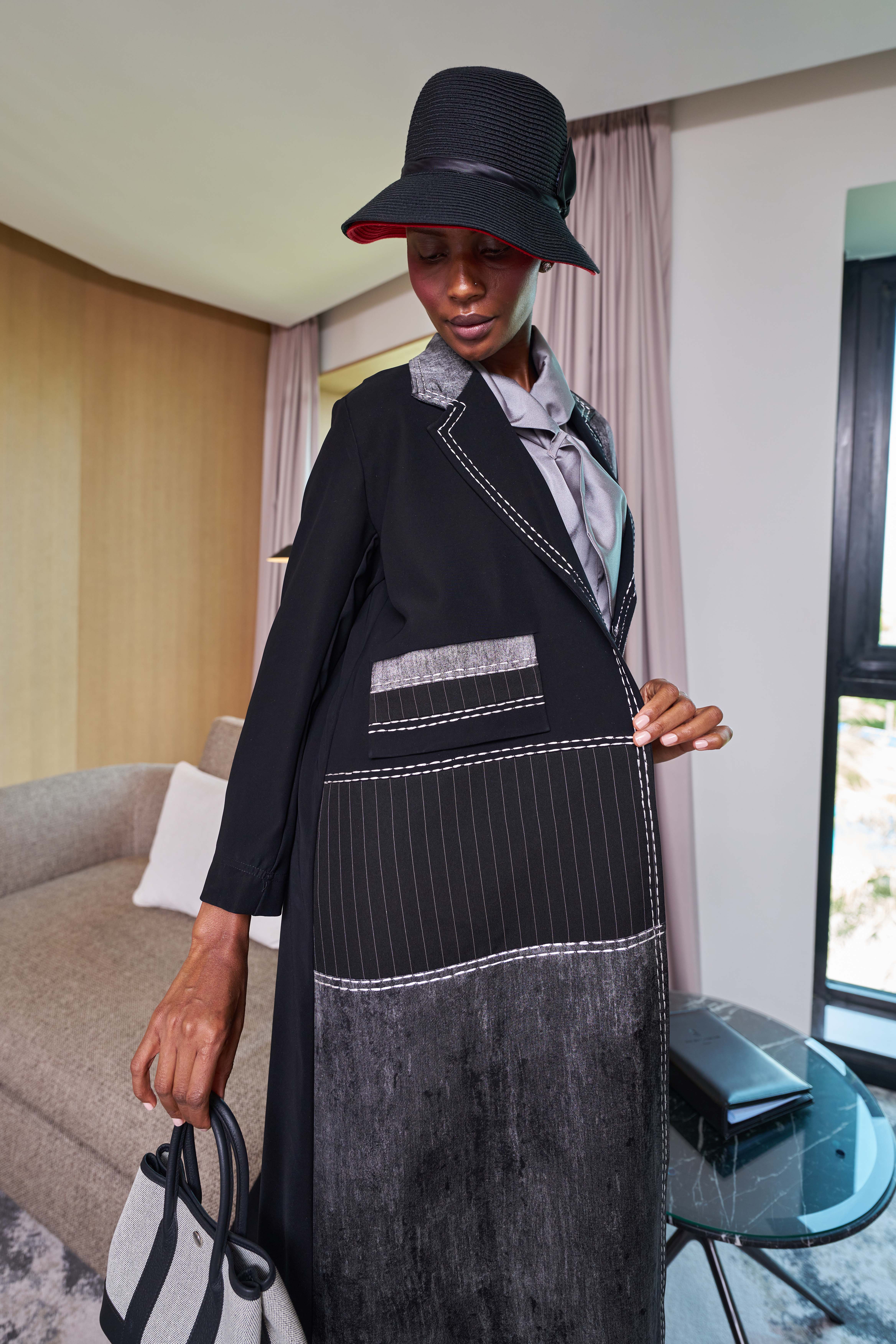 عبايه عصريه تجمع بين الاناقه اللمسه الكلاسيكيه