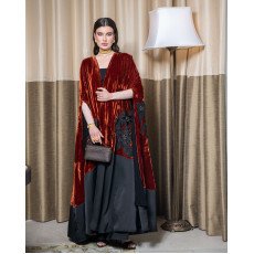 عباية راقية بتدرجات قمر الدين ولمسات سوداء فاخرة