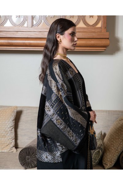 عباية فاخرة بتطريز شرقي ولمسات راقية