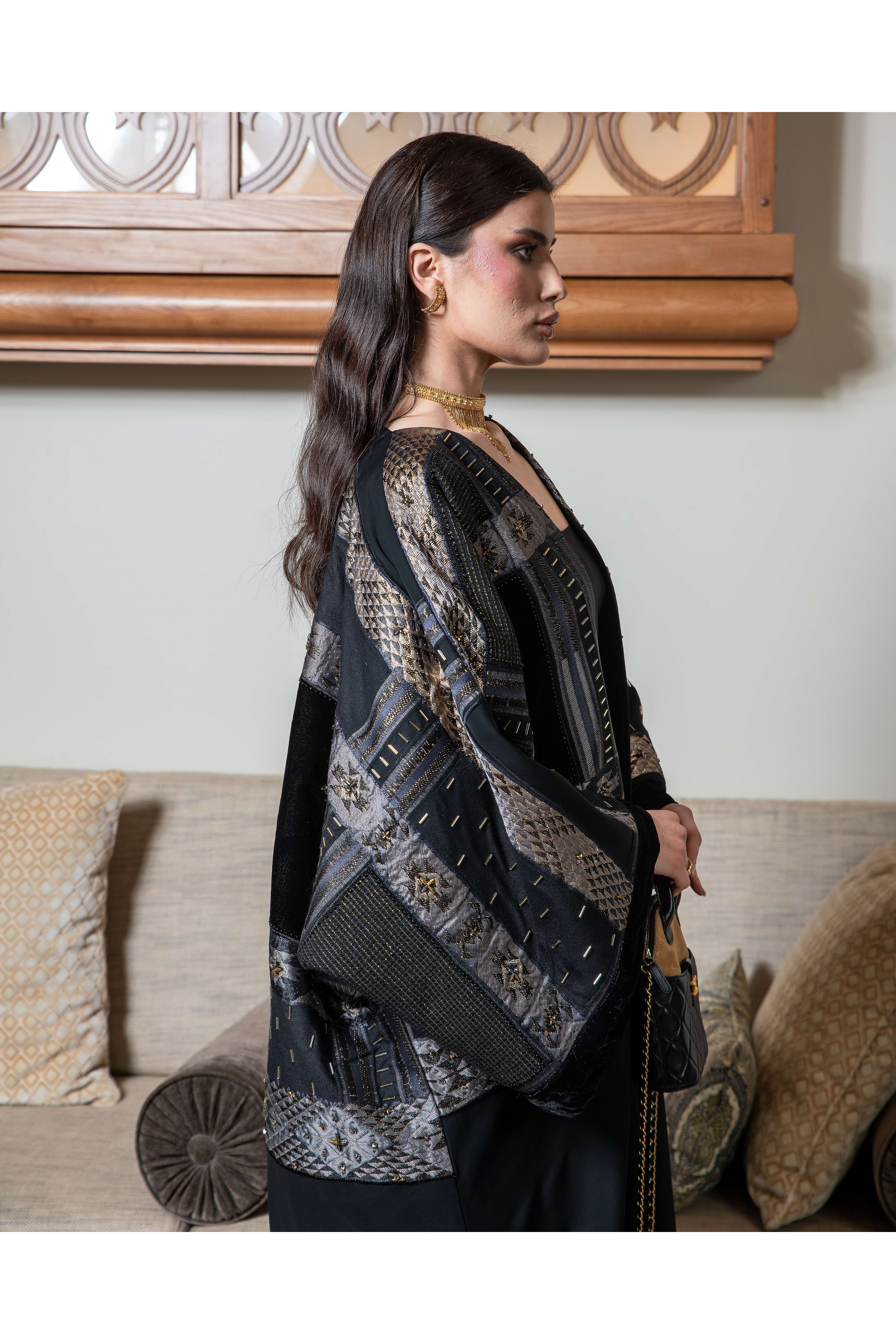 عباية فاخرة بتطريز شرقي ولمسات راقية