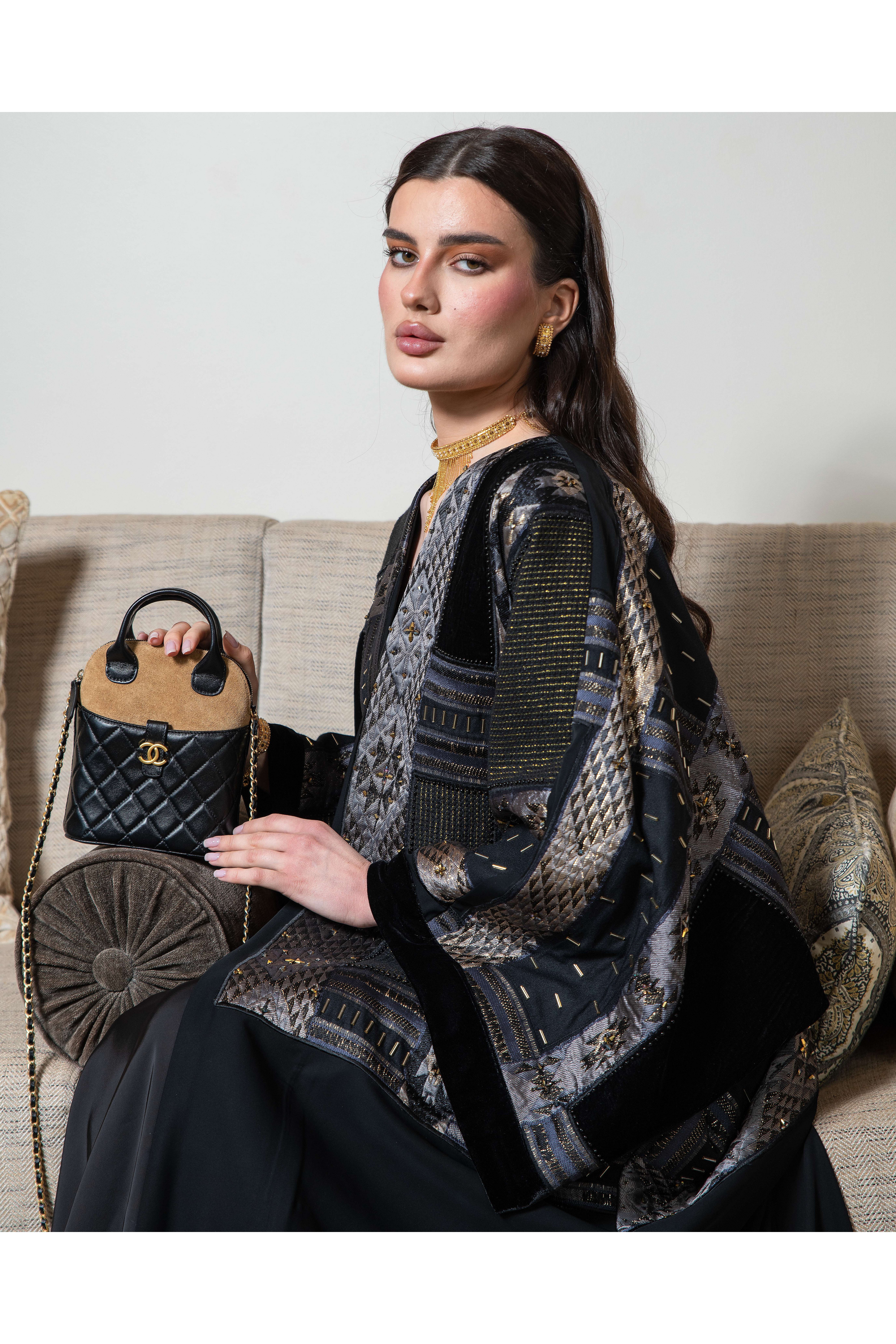 عباية فاخرة بتطريز شرقي ولمسات راقية