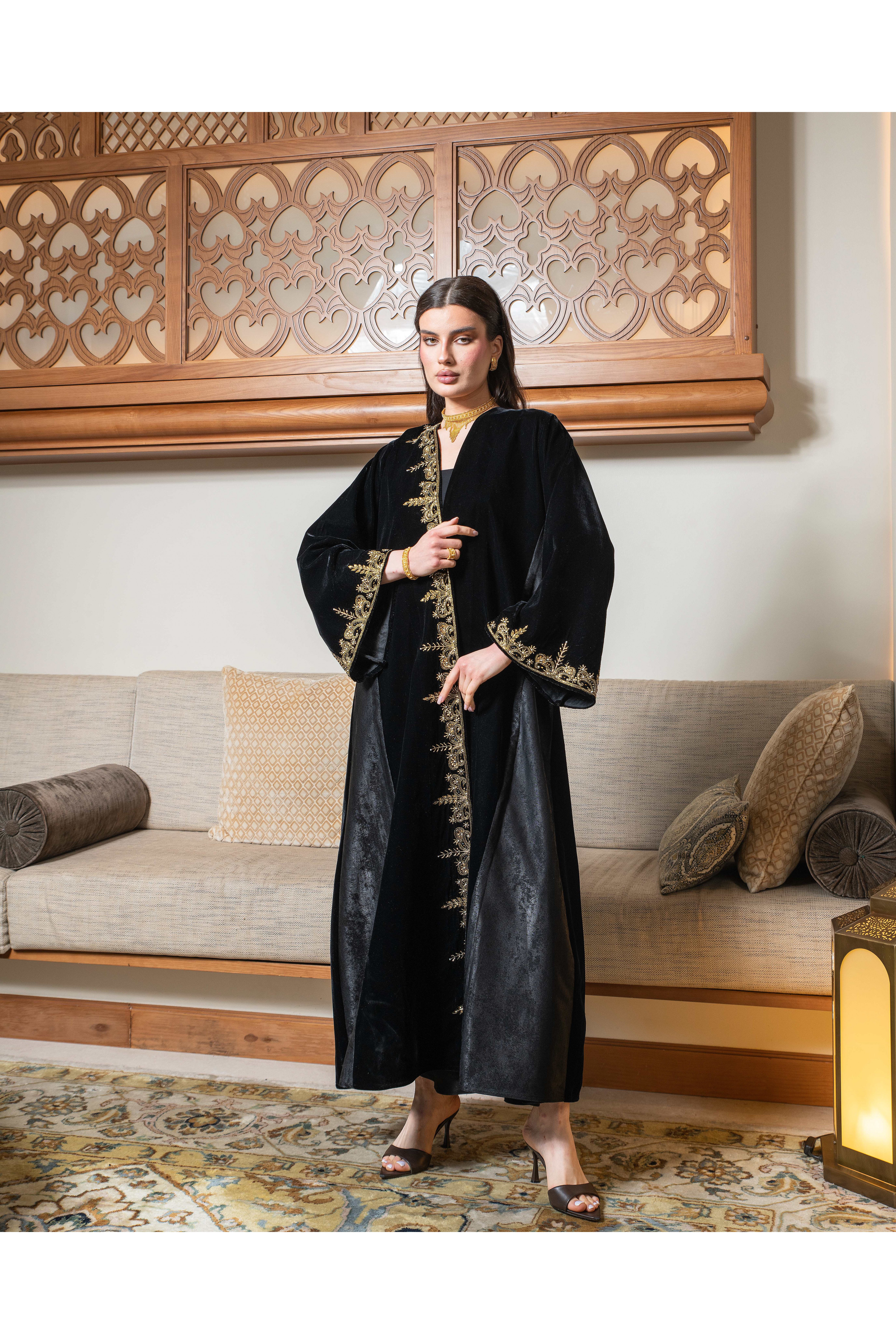  عباية الأسود المذهب الفاخر