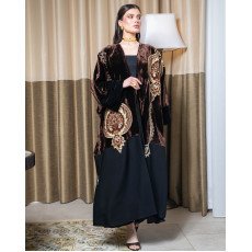 عباية مخمل بني فاخر بتطريز شرقي راقٍ