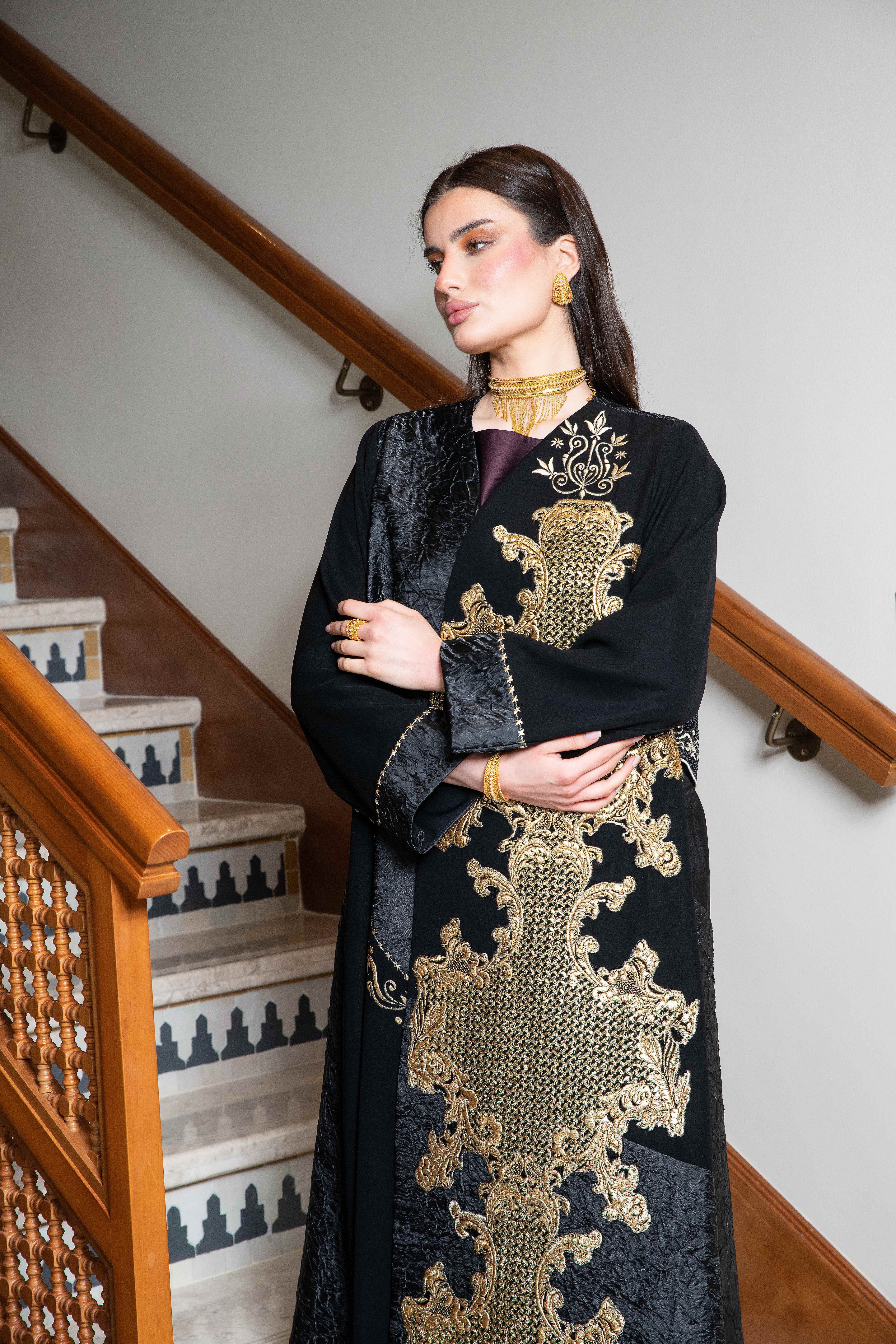 عباية الذهب الأسود عباية الذهب الأسود