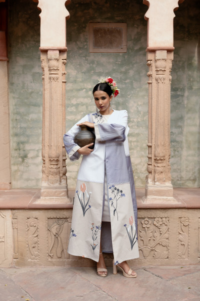 عباية السفر الأنيقة