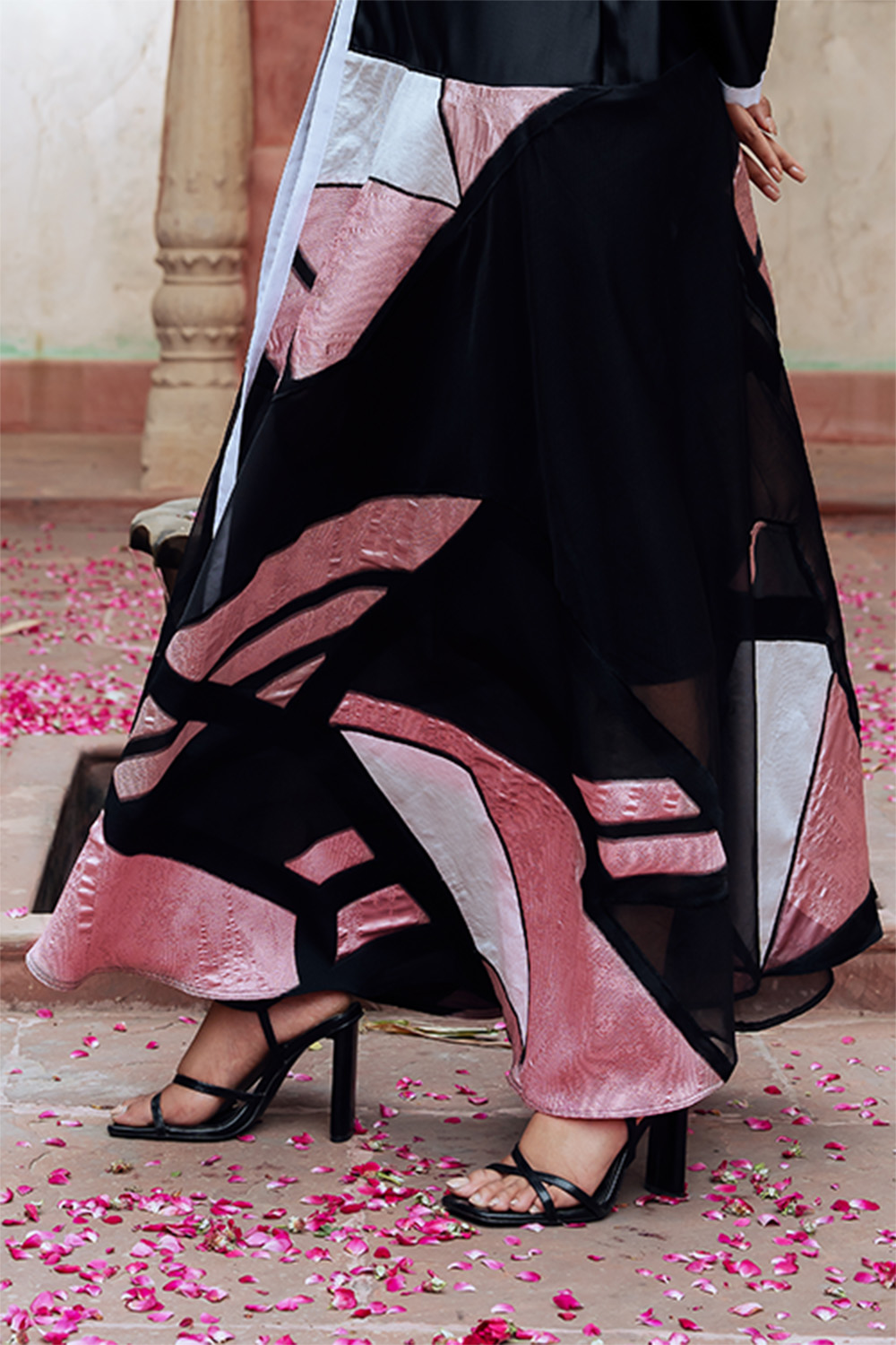 عباية انيقة يومية بتدرجات الزهري عباية انيقة يومية بتدرجات الزهري