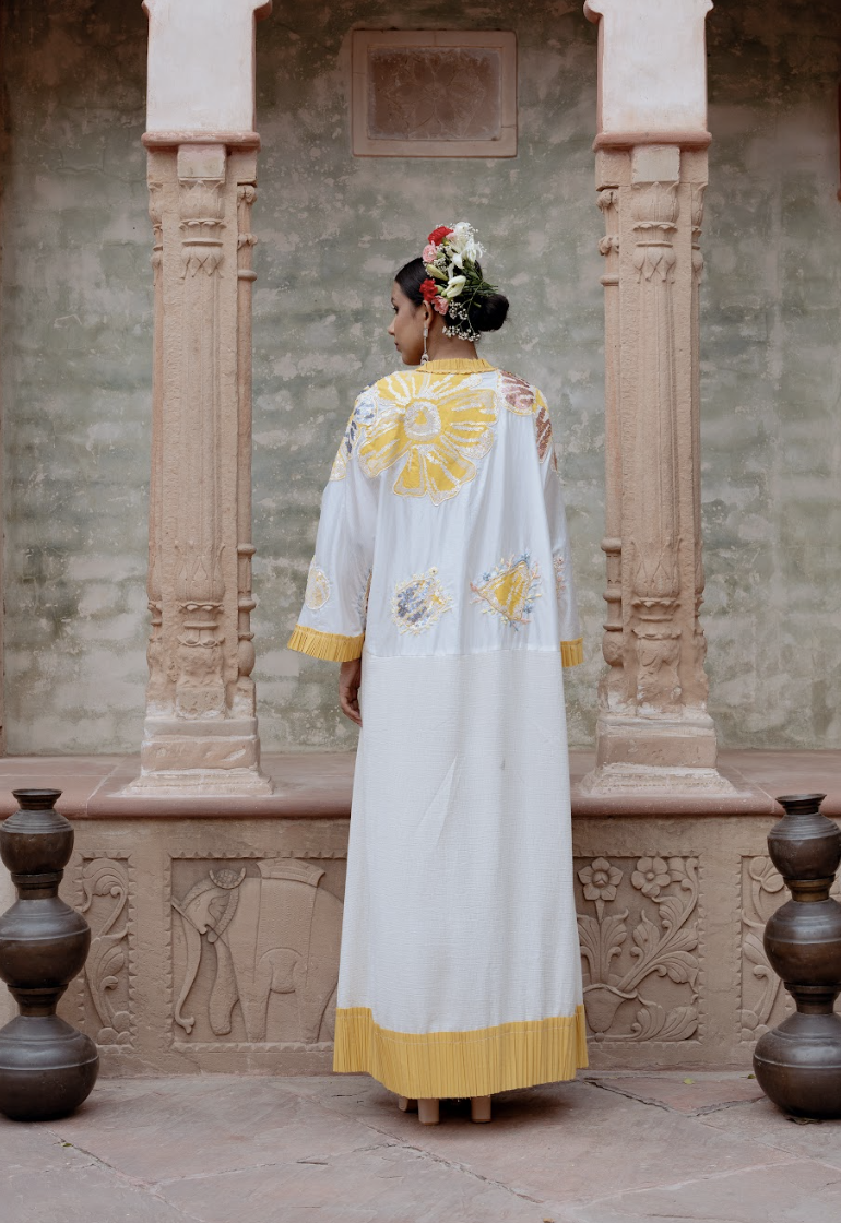 عباية السفر المريحة بتدرجات الأصفر