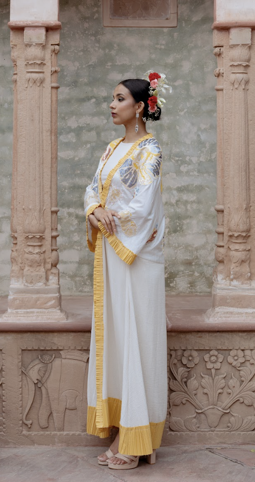 عباية السفر المريحة بتدرجات الأصفر