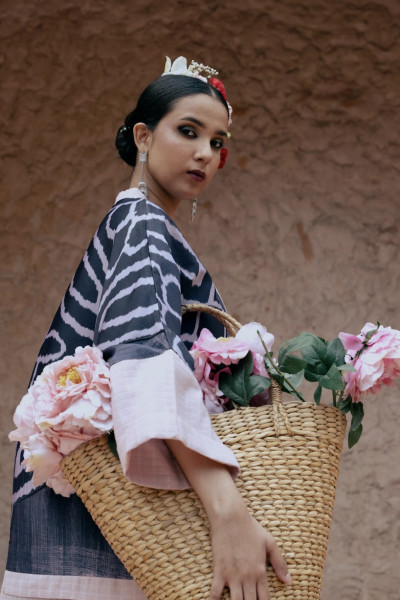 عباية السفر بألوان صيفية