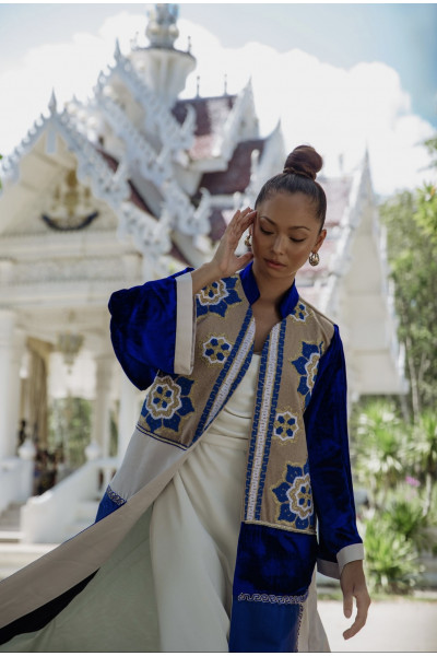 عباية راقية جداً بالأزرق الملكي 