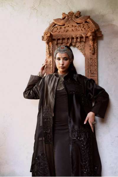 عباية ملكية سوداء 