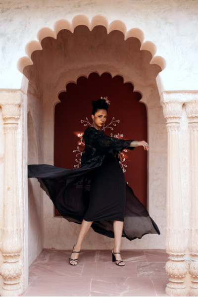 عباية المناسبات الملكية سحر الأناقة 