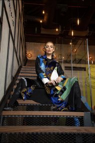 عباية مرسومة بدرجات الأزرق 