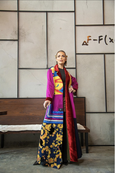 عباية وردية بالرسم 