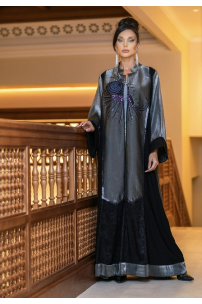 عباية راقية باللون الأسود و الفضي مع الشك 