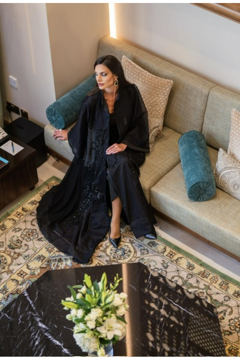 عباية فخمة بالشك الاسود 