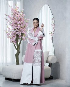 عباية بقماش ديور عملية وردية 