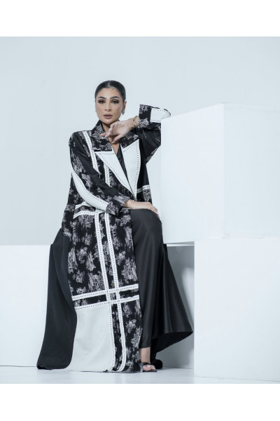 عباية ديور عملية باللونين الأبيض و الأسود