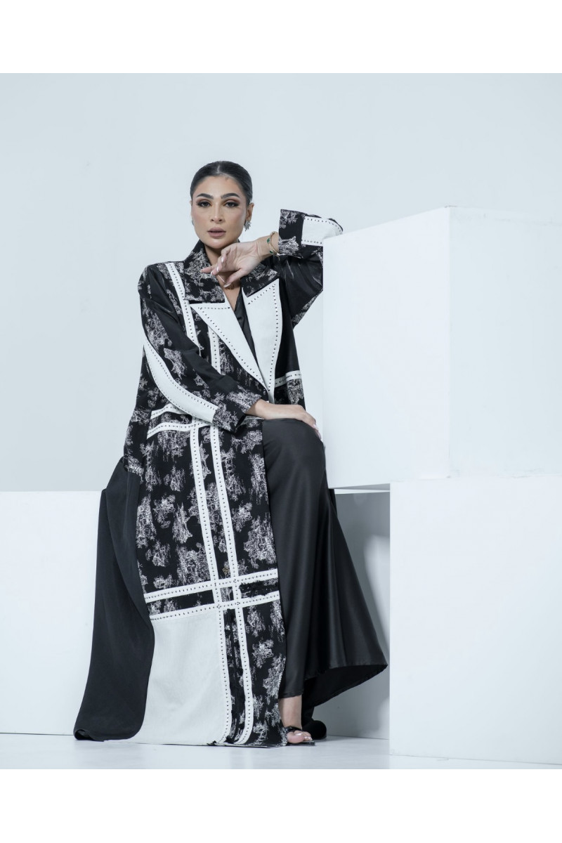 عباية ديور عملية باللونين الأبيض و الأسود