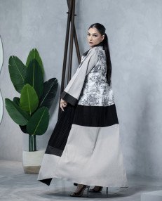 عباية ديور عملية باللونين الأسود و الأبيض 