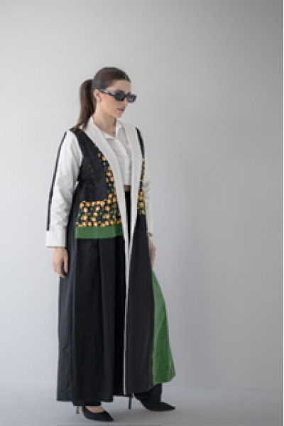 عباية عملية مطرزة بالورد 