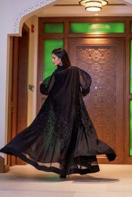 عباية راقية جداً بالشك الأسود 