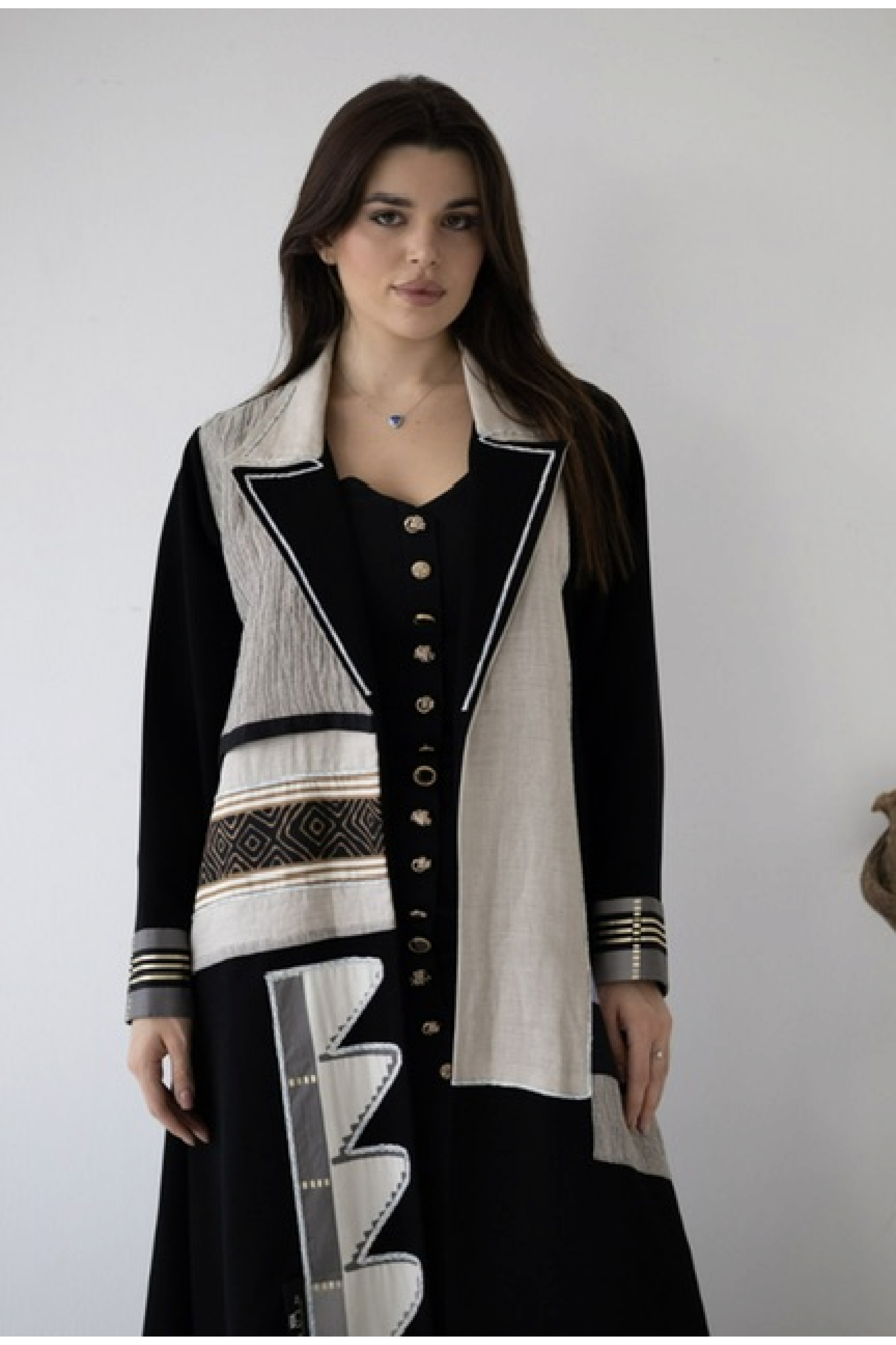 عباية يومية ( بليزر ) مع تطريز راقي 