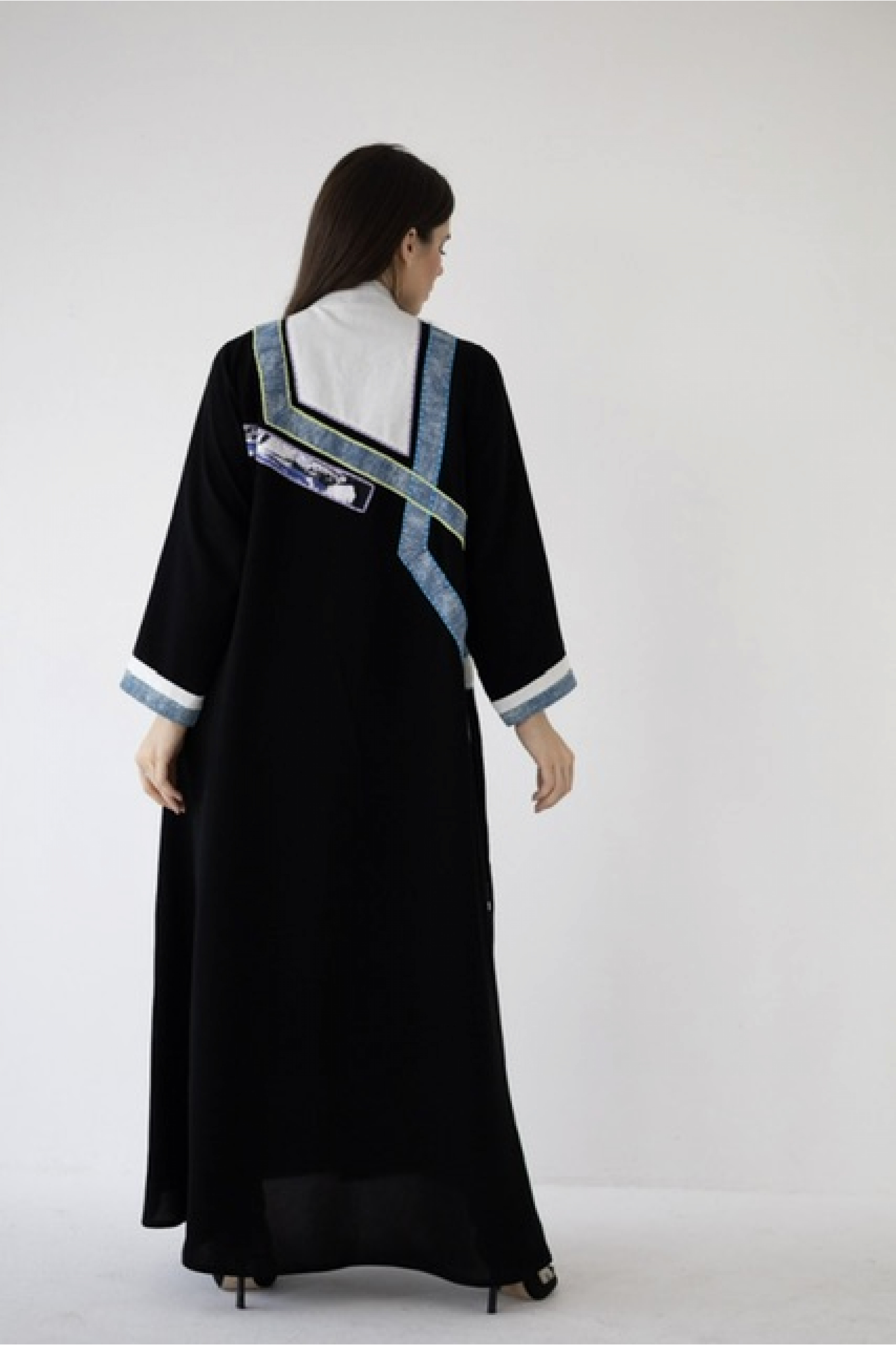 عباية يومية راقية اسود و درجات الأزرق 