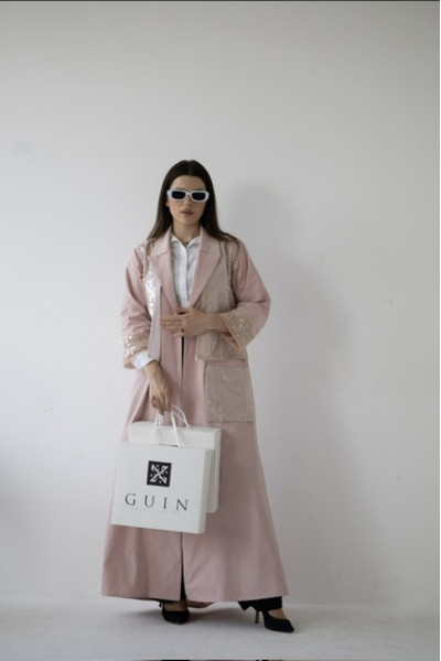 عباية وردية عملية للمناسبات المهمة 