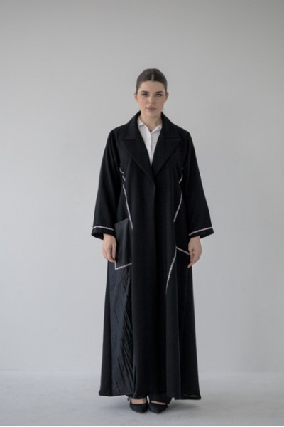 عباية سوداء عملية و بسيطة 