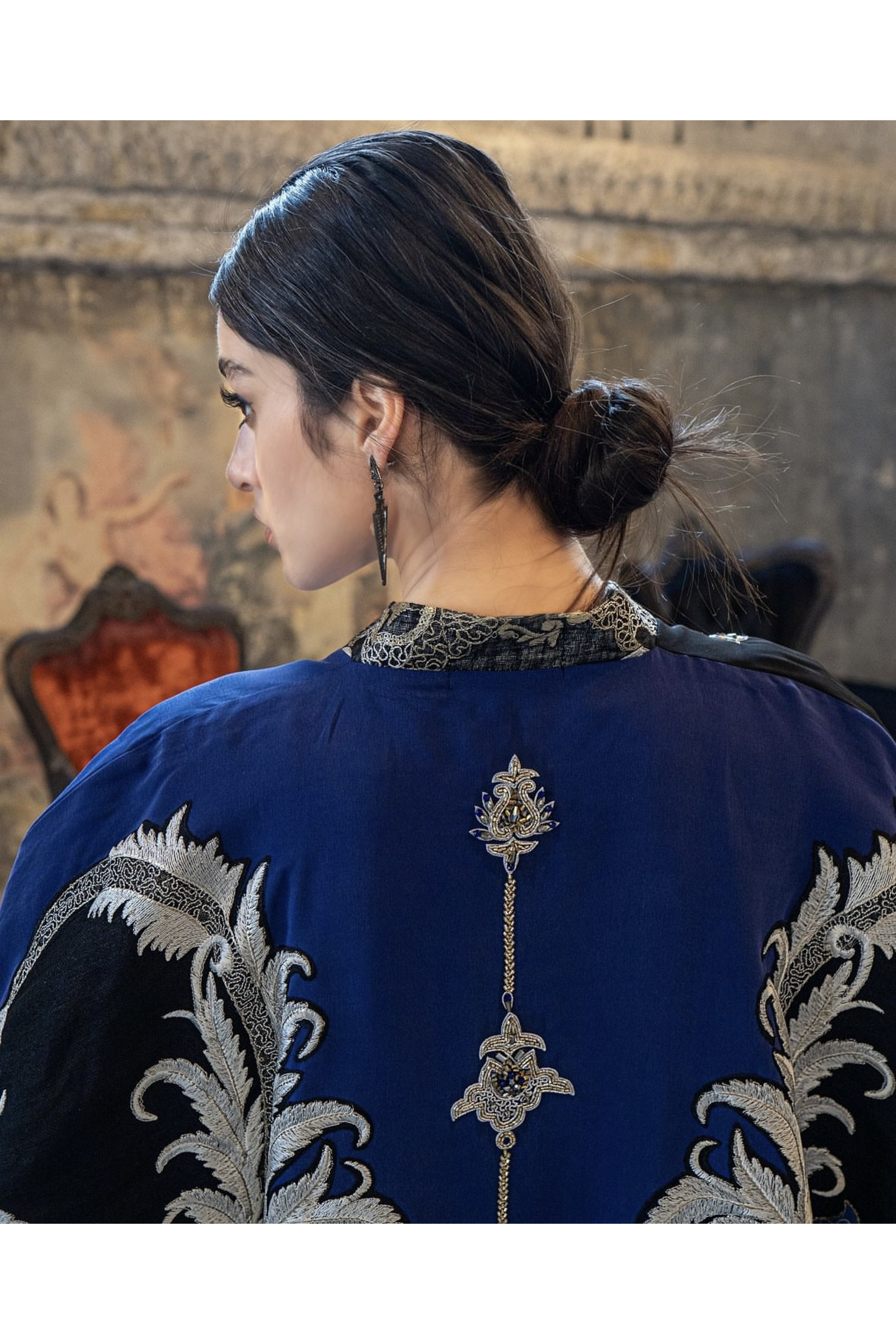 عباية زرقاء مميزة جداً 