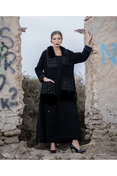 عباية شتوية سوداء مع اضافة الفرو 