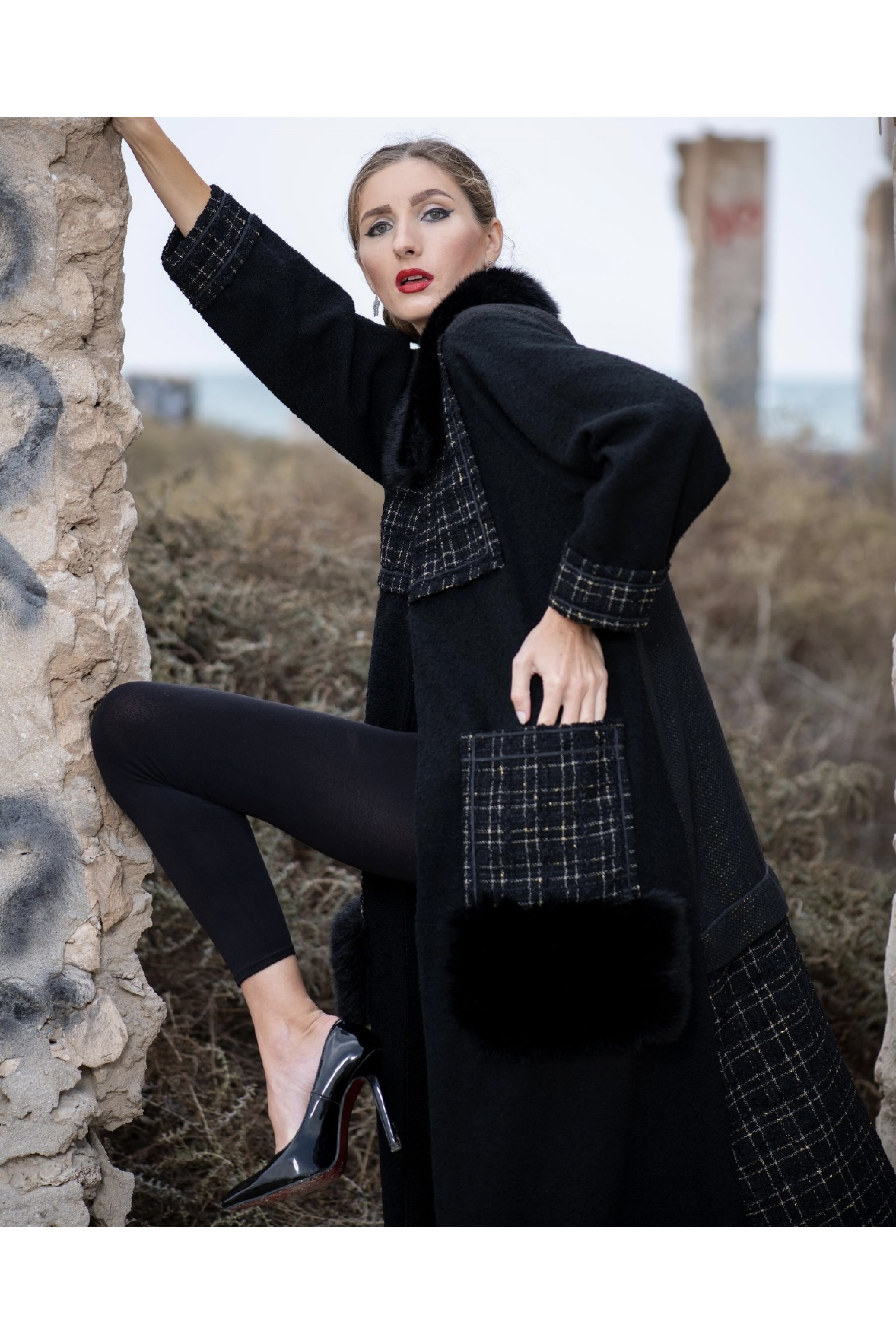 عباية شتوية سوداء مع اضافة الفرو 