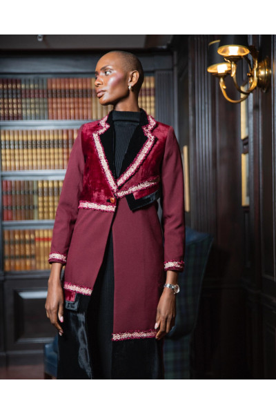 عباية مخملية عملية باللون البرغندي