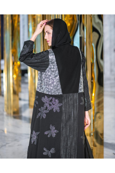 عباية مناسبات فاخرة باللون الأسود والشك النحاسي المميز