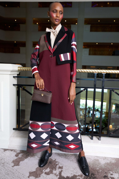 عبايه عنابيه فارهة جدا عبايه عنابيه فارهة جدا