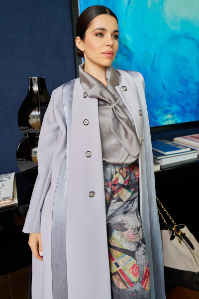 العبايه الراماديه الفارهة