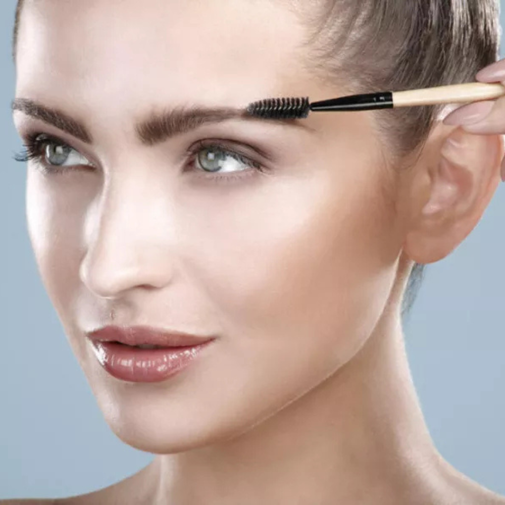 أقلام وماسكارا 