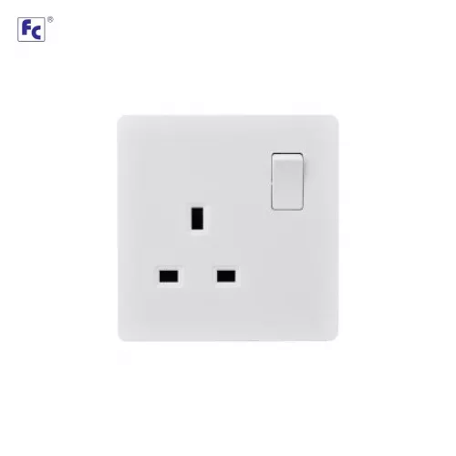 فيش 13 امبير بمفتاح 3*3 ابيض - اف سي 